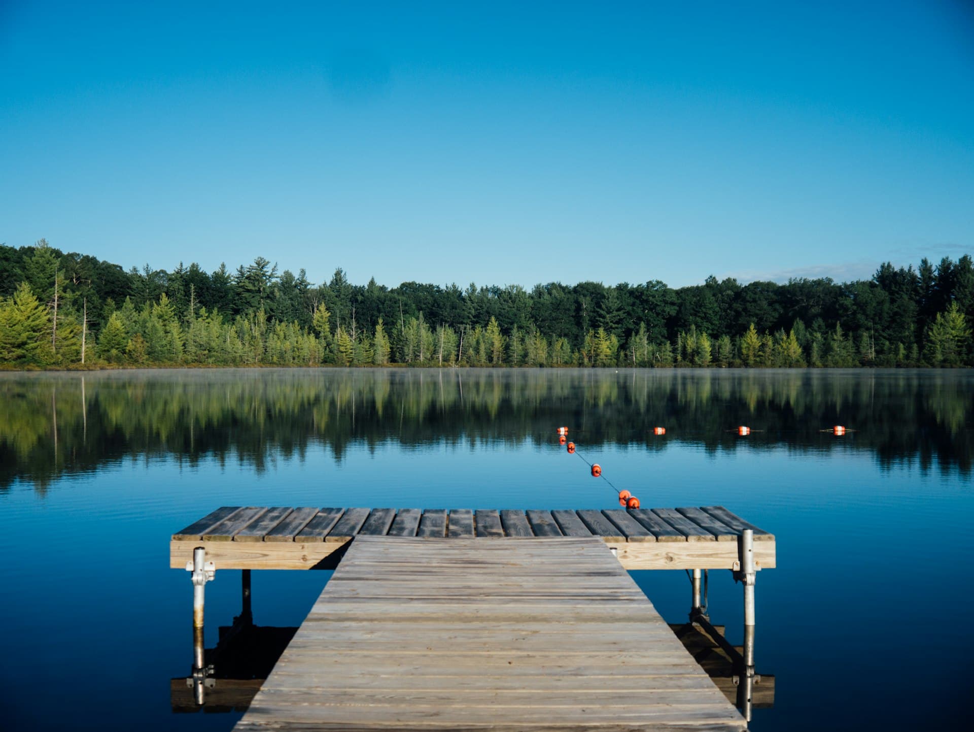 Stiller See mit Steg