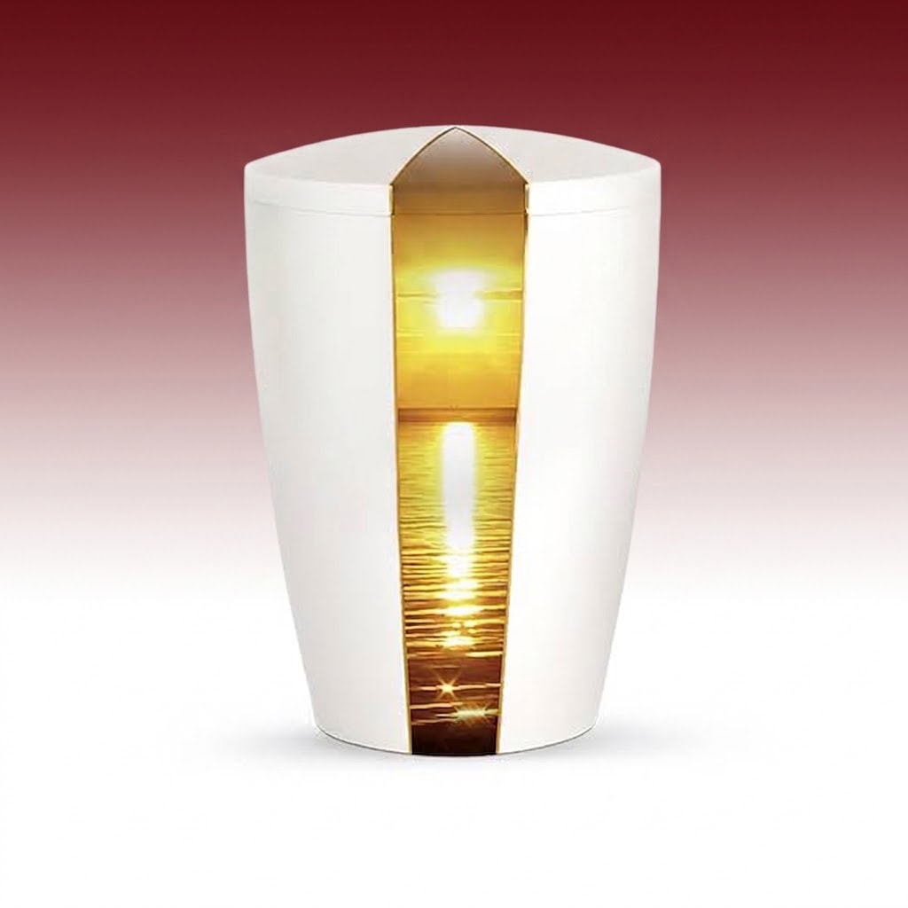 Biourne 7111-2 – weisse Urne mit Sonnenuntergang über dem Wasser
